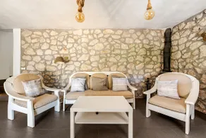 Gradevole masseria adatta alle famiglie con piscina, terrazza e giardino | Vista sulla montagna - Image 2