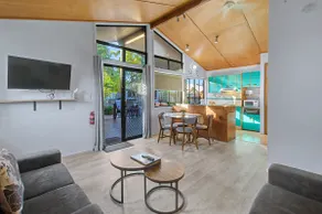 Two BedroomVilla (1 Queen,2 Single) - pets allowed - Image 2