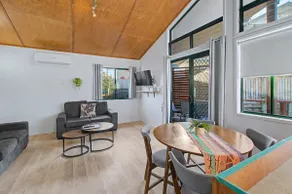 Two BedroomVilla (1 Queen,2 Single) - pets allowed - Image 4