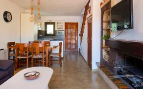 Casa Blanca 19 – Piscina, BBQ e Wifi (5 pax) - Image 4