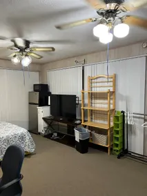 Huge, nice, & 100% private home! - Image 4