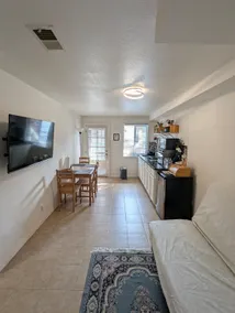 Large Suite • Free Parking • Laundry • Fast Wi-Fi - Image 2