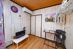 Museum House, Family Apartment 202 - Image 3