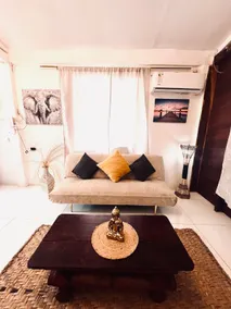 Comfortable 2bdr, steps to the beach and main trip - Image 2