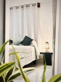 Comfortable 2bdr, steps to the beach and main trip - Image 5