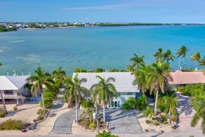 Ocean`s Paradise 4bed / 3bath open water with hot tub, pool & dockage - Image 2