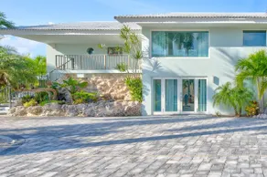 Ocean`s Paradise 4bed / 3bath open water with hot tub, pool & dockage - Image 3