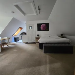 Signal Rock Studio Apartment - Image 2