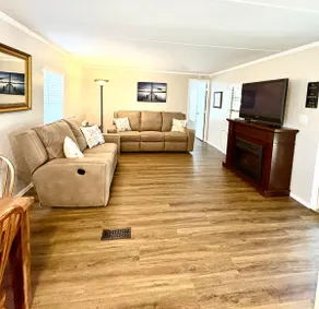 The Lake House at the Roost - Image 5