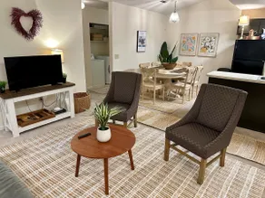 Comfy, Cozy, Centrally Located Abode - Image 2