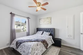 Renewed Modern Central Stay! WiFi & Easy Parking - Image 3