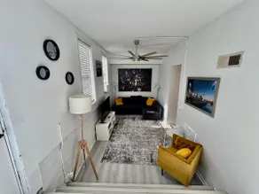 Downtown Luxury! Renovated 2 bedroom,Free Parking! - Image 2