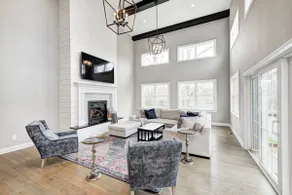 Executive Chic Farmhouse - Image 3
