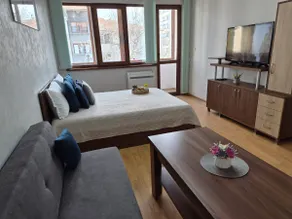 ”MIG” guest apartment with free parking! - Image 2
