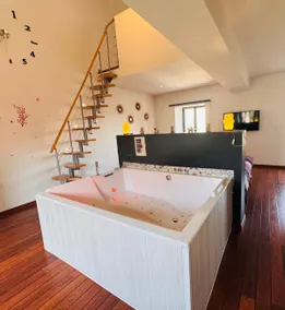 Wellness Haven ~ Whirlpool ~ King-Size Bed - Image 3