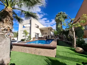 Private villa with pool in Llíria, Valencia - Image 2