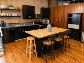 Salt & Iron Loft - The Heart of Uptown Columbus - Image 4