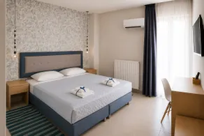 Santorini Symmetry Apartment-Spacious Stay for up to 8 Guests in Megalochori Village - Image 3
