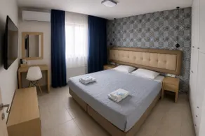 Santorini Symmetry Apartment-Spacious Stay for up to 8 Guests in Megalochori Village - Image 2