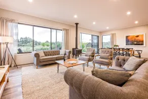 Piper Family Retreat in the Heart of Wine Country - Image 2