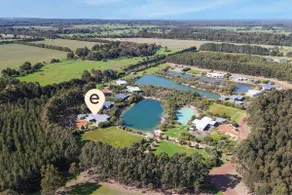Bonnie Lakeside Relaxation surrounded by Wineries - Image 2