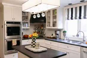 Summit Avenue Luxe Retreat - Image 3