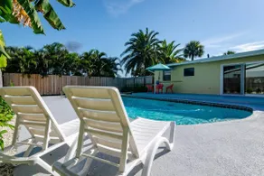 Retro Chic Decor wPrivate Pool Close to Beach 3br - Image 5