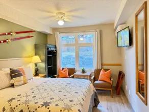 🍁Cozy Hotel Room🌟Gym🌟Parking🌟Kitchenette🌟AC - Image 2
