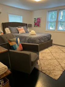 Cozy Apartment Near Shops + Train - Image 3