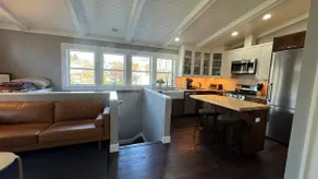 Green Lake Carriage Apartment - Image 4