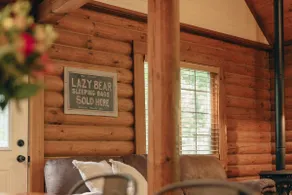 *** Fredelig Lazy Bear Lodge | Dit eget bjælkehus i skoven | 10 min fra Dells * - Image 4