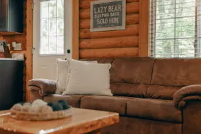 *** Fredelig Lazy Bear Lodge | Dit eget bjælkehus i skoven | 10 min fra Dells * - Image 5