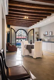 Viola Suite Luxury Canal Door | Central Venice - Image 3