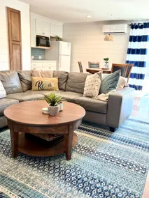 The Happy Hideout/sleeps 8/ updated/central/king - Image 3