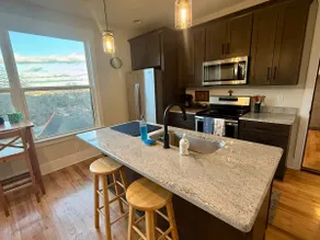 Guest House with Stunning Sunrise & City Views - Image 4
