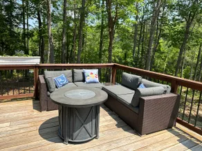 Lakefront Getaway - Image 4