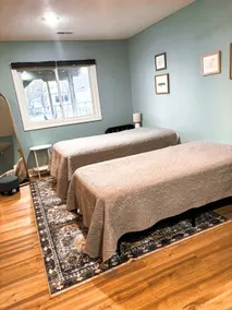 Spacious Private Apartment - Image 2