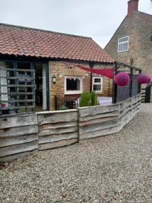 Dog Friendly Larch Cottage, dans le magnifique village rural de Ruston - Image 2