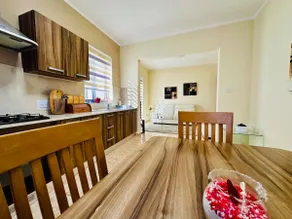 May Flower: Modern Flat close to Airport/Bus Stops - Image 3