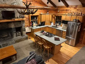 Leonard’s Log - Private Hot Tub, Fire Pit, A/C - Image 5