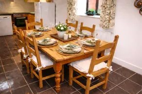 Romeo Cottage - Sleeps 4 - Open Plan Barn - Private Hot Tub & Garden - Image 4