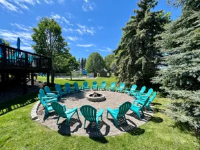 AlleganOrchardsSleeps25Pool,HotTubFireplaceFirepit - Image 3