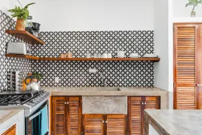 Downtown Penthouse - steps from main beach access - Image 3