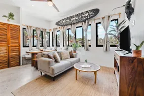 Downtown Penthouse - steps from main beach access - Image 4