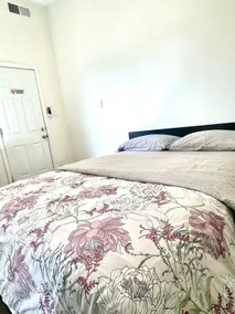 Cozy guest suite with individual entries - Image 3