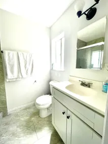 Cozy guest suite with individual entries - Image 5