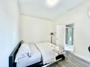 Cozy guest suite with individual entries - Image 2