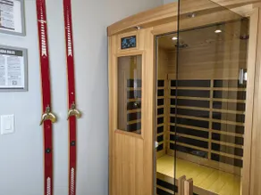 FamilyFriendly InfraredSauna Mountainviews Radium - Image 2