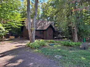 🐻The Poconos Rustic Cozy Bear Chalet Pet-Friendly - Image 2