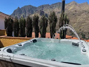 LS Mountain houses, heated pool and jacuzzi - Image 3